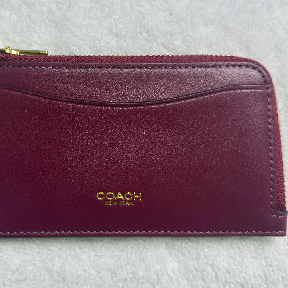 Coach New York Zip Card Case.   Very good condition.  Fast Shipper.